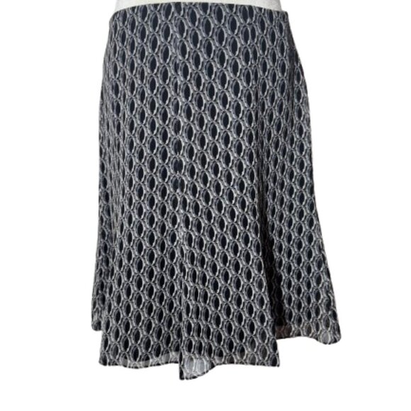 EXPRESS Black/White Silk Knee Length Geo Print Skirt Size 4 - Picture 2 of 5